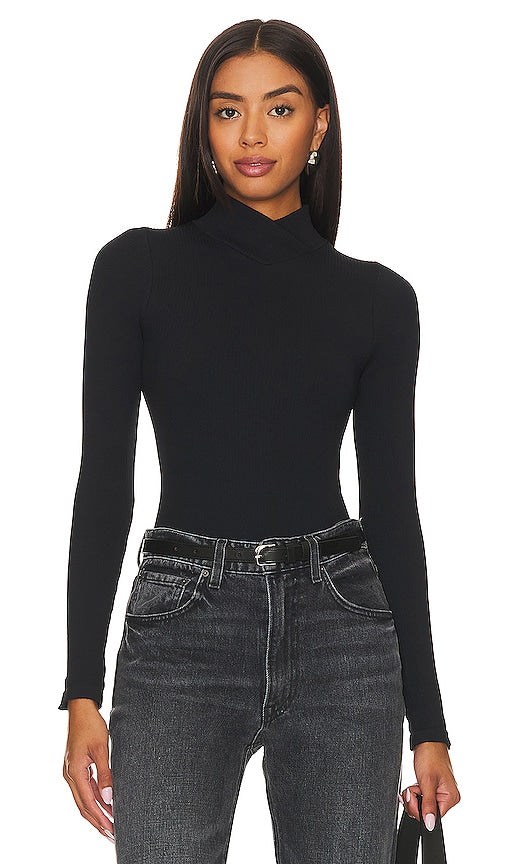 Free People x Intimately FP Xyz Recycled Turtleneck Bodysuit In Black in Black - Free People x Intimately FP Xyz - Body à col roulé recyclé - Noir en Noir - Free People x Intimately FP Xyz 黑色再生高领连体衣 - Free People x Intimately FP Xyz Rollkragen-Body aus recyceltem Material in Schwarz in Schwarz - Free People x Intimately FP Xyz 블랙 컬러의 재활용 터틀넥 바디수트 - Body a collo alto riciclato Free People x Intimately FP Xyz in nero in nero