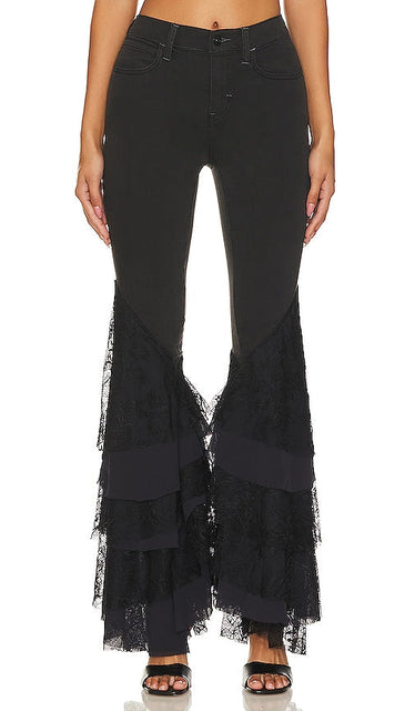Free People x REVOLVE Mystique Lace Flare in Black - Free People x REVOLVE Mystique Lace Flare en Noir - Free People x REVOLVE Mystique 黑色蕾丝喇叭花 - Free People x REVOLVE Mystique Lace Flare in Schwarz - Free People x REVOLVE 미스틱 레이스 플레어 블랙 색상 - Free People x REVOLVE Mystique Lace Flare in nero