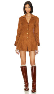 Free People x REVOLVE Wanderlust Faux Suede Shortall in Tan - Free People x REVOLVE Wanderlust - Short en faux suède - Fauve - Free People x REVOLVE Wanderlust 黄褐色仿麂皮短裤 - Free People x REVOLVE Wanderlust Shortall aus Wildlederimitat in Hellbraun - Free People x REVOLVE Wanderlust 인조 스웨이드 쇼트올 - Free People x REVOLVE Wanderlust Pantaloncino in finta pelle scamosciata marrone chiaro