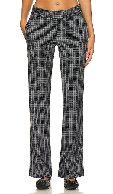 Free People x Revolve Jana Flare Trouser in in Charcoal - Free People x Revolve Jana - Pantalon évasé - Charbon - Free People x Revolve Jana 木炭色喇叭裤 - Free People x Revolve Jana Flare-Hose in Anthrazit - Free People x 차콜 소재의 Revolve Jana 플레어 팬츠 - Pantaloni Free People x Revolve Jana Flare in colore antracite