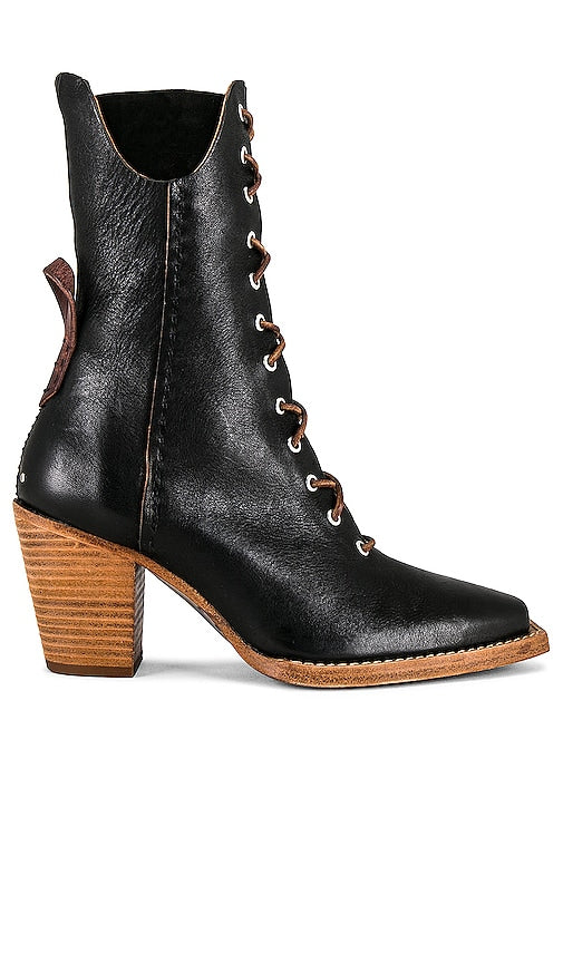 Free People x We The Free Canyon Lace Up Boot in Black - Free People x We The Free Canyon - Bottines à lacets - Noir - Free People x We The Free Canyon 黑色系带靴 - Free People x We The Free Canyon Schnürstiefel in Schwarz - Free People x We The Free Canyon 레이스업 부츠블랙 색상 - Free People x We Lo stivale stringato Free Canyon in nero