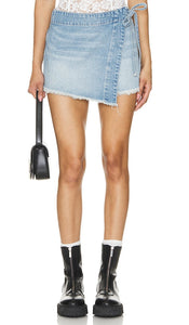 Free People x We The Free Emmy Denim Skort in Blue - Free People x We The Free Emmy - Jupe-short en jean - Bleu - Free People x We The Free Emmy 蓝色牛仔裙 - Free People x We The Free Emmy Denim-Skort in Blau - Free People x We The Free Emmy 데님 스커트 블루 색상 - Free People x We La gonna corta in denim Emmy gratuita in blu