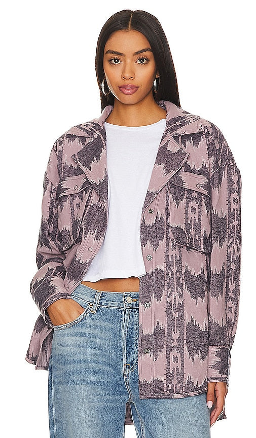 Free People x We The Free Izzie Cargo Jacquard Shacket in Lavender - Free People x We The Free Izzie - Veste cargo cargo en jacquard - Lavande - Free People x We The Free Izzie Cargo 淡紫色提花衣兜 - Free People x We The Free Izzie Cargo Jacquard-Jacke in Lavendel - Free People x We The Free Izzie 카고 자카드 샤켓, 라벤더 색상 - Free People x We La giacca jacquard Free Izzie Cargo in lavanda