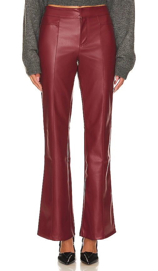 Free People x We The Free Uptown High Rise Faux Leather Pant in Burgundy - Free People x We The Free Uptown - Pantalon taille haute en similicuir - Bordeaux - Free People x We 勃艮第 Free Uptown 高腰人造皮长裤 - Free People x We The Free Uptown High Rise Kunstlederhose in Burgunderrot - Free People x We The Free Uptown 하이라이즈 인조 가죽 팬츠 - Free People x We I pantaloni in ecopelle a vita alta Free Uptown in Borgogna