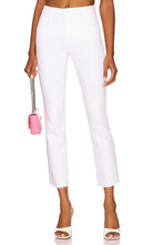 Good American Good Straight Undone Hem in White - Good American Good - Ourlet droit défait en blanc - Good American Good 白色直下摆 - Good American Good Straight Undone Hem in Weiß - Good American Good 스트레이트 언던 밑단 화이트 색상 - Buono americano, buon orlo dritto slacciato in bianco