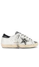 Golden Goose x REVOLVE Superstar Sneaker in White - Golden Goose x REVOLVE Baskets Superstar en Blanc - Golden Goose x REVOLVE Superstar 白色运动鞋 - Golden Goose x REVOLVE Superstar Sneaker in Weiß - Golden Goose x REVOLVE 슈퍼스타 스니커즈 화이트 색상 - Sneaker Golden Goose x REVOLVE Superstar in bianco