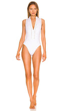 GIGI C Mathilda One Piece in White - GIGI C Mathilda une pièce en blanc - GIGI C 玛蒂尔达 白色一件 - GIGI C Mathilda Einteiler in Weiß - GIGI C Mathilda 원피스 화이트 색상 - GIGI C Mathilda Costume intero in bianco