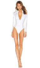 GIGI C Riley Surfsuit in White - Combinaison de surf GIGI C Riley en blanc - GIGI C Riley 白色冲浪衣 - GIGI C Riley Surfanzug in Weiß - GIGI C Riley 서프수트 화이트 색상 - Tuta da surf GIGI C Riley in bianco