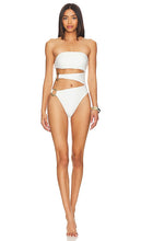 GIGI C Sami One Piece in White - GIGI C Sami une pièce en blanc - GIGI C 萨米 白色一件 - GIGI C Sami Einteiler in Weiß - GIGI C 사미 원피스 화이트 색상 - GIGI C Sami Costume intero in bianco