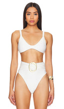 GIGI C Shay Bikini Top in White - Haut de bikini GIGI C Shay en blanc - GIGI C Shay 白色比基尼上衣 - GIGI C Shay Bikinioberteil in Weiß - GIGI C SHAY 비키니 탑 화이트 색상 - Top bikini GIGI C Shay in bianco
