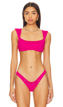 GIGI C Tabitha Bikini Top in Fuchsia - Haut de bikini GIGI C Tabitha en fuchsia - GIGI C Tabitha 紫红色比基尼上衣 - GIGI C Tabitha Bikinioberteil in Fuchsia - GIGI C Tabitha 비키니 탑 - Top bikini GIGI C Tabitha in fucsia