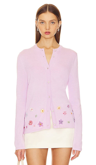 GOGO Sweaters Flower Cardigan in Lavender - GOGO Sweaters Cardigan fleuri en lavande - GOGO 毛衣 薰衣草花开衫 - GOGO Sweaters Blumen-Cardigan in Lavendel - GOGO 스웨터 플라워 가디건 라벤더 색상 - GOGO Maglioni Cardigan a fiori in lavanda
