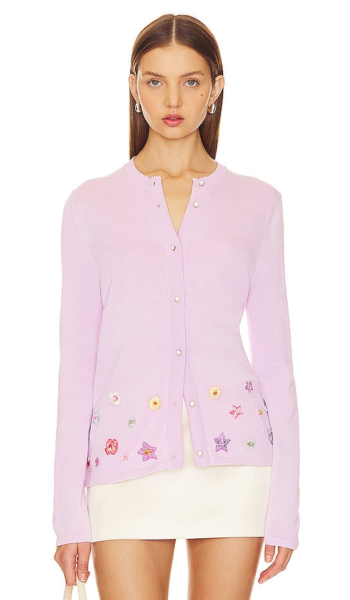 GOGO Sweaters Flower Cardigan in Lavender - GOGO Sweaters Cardigan fleuri en lavande - GOGO 毛衣 薰衣草花开衫 - GOGO Sweaters Blumen-Cardigan in Lavendel - GOGO 스웨터 플라워 가디건 라벤더 색상 - GOGO Maglioni Cardigan a fiori in lavanda