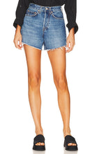 GRLFRND Celina High Rise Relaxed Fit Short in Blue - GRLFRND Celina - Short taille haute coupe décontractée en bleu - GRLFRND Celina 高腰宽松短裤（蓝色） - GRLFRND Celina High Rise Relaxed Fit Short in Blau - GRLFRND Celina 하이라이즈 릴렉스핏 쇼트 블루 색상 - GRLFRND Pantaloncini Celina a vita alta e vestibilità rilassata in blu