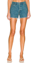 GRLFRND Helena High Rise Cut Off Short in Blue - GRLFRND Helena - Short coupé taille haute en bleu - GRLFRND Helena 高腰蓝色短款短裤 - GRLFRND Helena High Rise Cut Off Short in Blau - GRLFRND Helena 하이라이즈 컷오프 쇼트 블루 색상 - GRLFRND Pantaloncini tagliati a vita alta Helena in blu