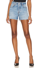 GRLFRND Jules Super High Rise Vintage Short in Blue - GRLFRND Jules - Short vintage taille très haute en bleu - GRLFRND Jules 蓝色超高腰复古短裤 - GRLFRND Jules Super High Rise Vintage Short in Blau - GRLFRND Jules 슈퍼 하이라이즈 빈티지 쇼츠 블루 색상 - GRLFRND Jules pantaloncini vintage a vita super alta in blu