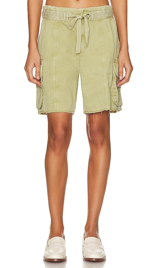 GRLFRND Slouchy Utility Twill Short in Olive - GRLFRND Short utilitaire ample en sergé, olive - GRLFRND 橄榄色休闲实用斜纹短裤 - GRLFRND Slouchy Utility-Twill-Shorts in Oliv - GRLFRND 슬러치 유틸리티 트윌 쇼츠 - GRLFRND Pantaloncini morbidi in twill utility in verde oliva