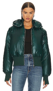 GRLFRND The Puff Bomber in Green - GRLFRND Le Bomber Puff en Vert - GRLFRND 绿色泡泡轰炸机 - GRLFRND Der Puffbomber in Grün - GRLFRND 퍼프 봄버 그린 색상 - GRLFRND Il bomber a sbuffo in verde