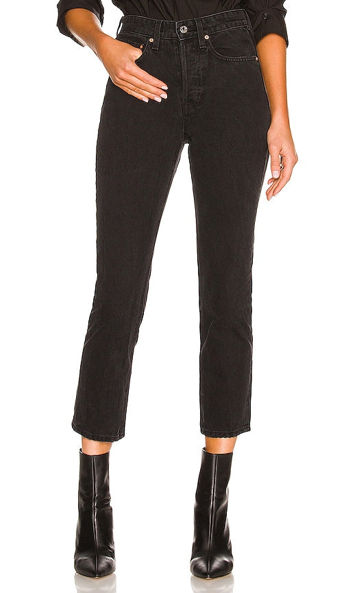 GRLFRND Karolina High Rise Straight Crop in Black - GRLFRND Karolina - Short droit taille haute en noir - GRLFRND Karolina 黑色高腰直筒短款 - GRLFRND Karolina High Rise Straight Crop in Schwarz - GRLFRND Karolina 하이라이즈 스트레이트 크롭 색상 - GRLFRND Karolina Crop dritto a vita alta in nero