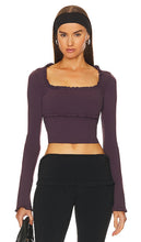 GUIZIO Fleur Ruffle Top in Purple - Haut à volants GUIZIO Fleur en violet - GUIZIO Fleur 紫色荷叶边上衣 - GUIZIO Fleur Rüschenoberteil in Lila - GUIZIO Fleur 러플 탑 색상: 퍼플 - Top GUIZIO Fleur con volant in viola