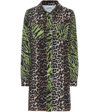 Ganni Leopard-print denim shirt dress. Ganni 豹纹牛仔衬衫裙