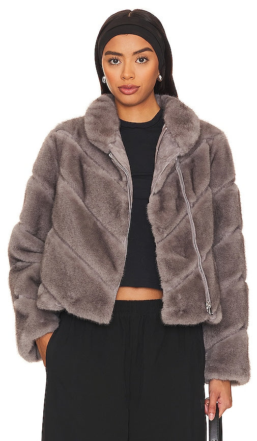 Generation Love Cici Faux Fur Jacket in Grey - Generation Love - Cici - Veste en fausse fourrure - Gris - Generation Love Cici 灰色人造毛皮夹克 - Generation Love Cici Kunstpelzjacke in Grau - Generation Love Cici 인조 퍼 재킷 그레이 색상 - Giacca in pelliccia sintetica Generation Love Cici in grigio