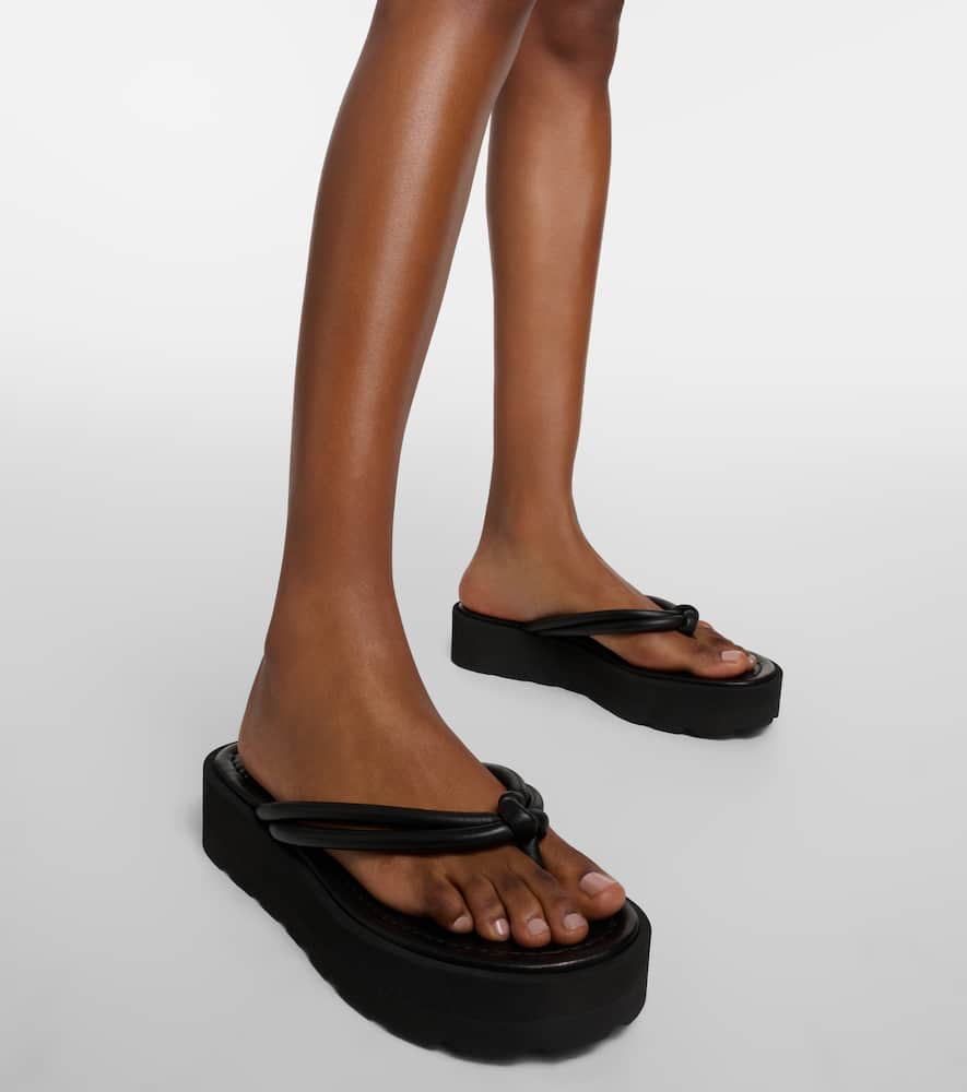 Gianvito Rossi Leather thong sandals