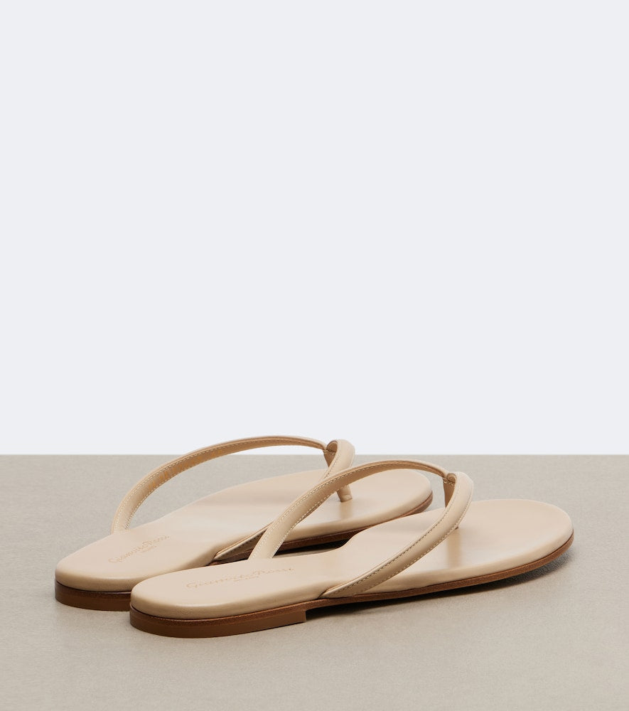 Gianvito Rossi Calypso leather thong sandals (Beige) - Flat Sandals