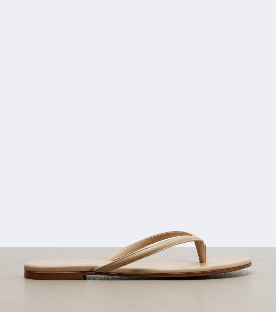 Gianvito Rossi Calypso leather thong sandals (Beige) - Flat Sandals