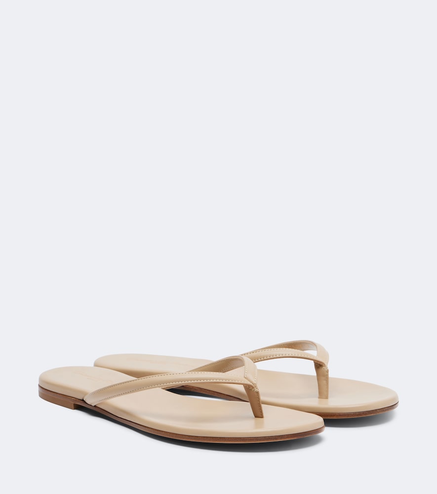 Gianvito Rossi Calypso leather thong sandals (Beige) - Flat Sandals