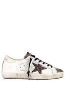 Golden Goose Superstar Sneaker in White - Baskets Superstar Golden Goose en blanc - Golden Goose Superstar 白色运动鞋 - Golden Goose Superstar Sneaker in Weiß - Golden Goose 슈퍼스타 스니커즈화이트 색상 - Sneaker Golden Goose Superstar di colore bianco