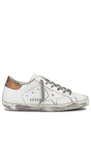 Golden Goose Superstar Sneaker in White - Baskets Superstar Golden Goose en blanc - Golden Goose Superstar 白色运动鞋 - Golden Goose Superstar Sneaker in Weiß - Golden Goose 슈퍼스타 스니커즈화이트 색상 - Sneaker Golden Goose Superstar di colore bianco