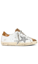 Golden Goose Superstar Sneaker in White - Baskets Superstar Golden Goose en blanc - Golden Goose Superstar 白色运动鞋 - Golden Goose Superstar Sneaker in Weiß - Golden Goose 슈퍼스타 스니커즈화이트 색상 - Sneaker Golden Goose Superstar di colore bianco