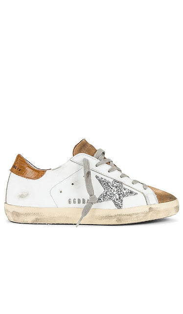 Golden Goose Superstar Sneaker in White - Baskets Superstar Golden Goose en blanc - Golden Goose Superstar 白色运动鞋 - Golden Goose Superstar Sneaker in Weiß - Golden Goose 슈퍼스타 스니커즈화이트 색상 - Sneaker Golden Goose Superstar di colore bianco