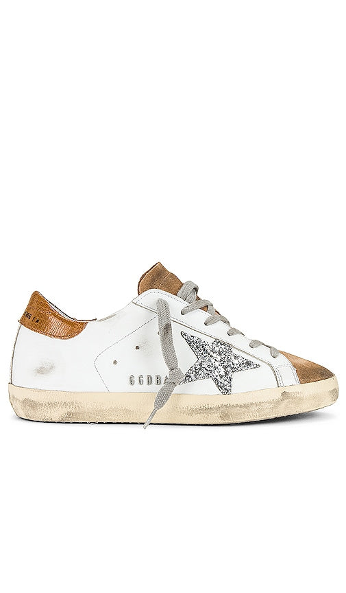 Golden Goose Superstar Sneaker in White - Baskets Superstar Golden Goose en blanc - Golden Goose Superstar 白色运动鞋 - Golden Goose Superstar Sneaker in Weiß - Golden Goose 슈퍼스타 스니커즈화이트 색상 - Sneaker Golden Goose Superstar di colore bianco