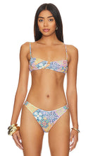 Gonza Bralette Top in Blue - Haut brassière Gonza en bleu - Gonza 蓝色文胸上衣 - Gonza Bralette-Oberteil in Blau - GONZA 브라렛 탑 - Top bralette Gonza in blu