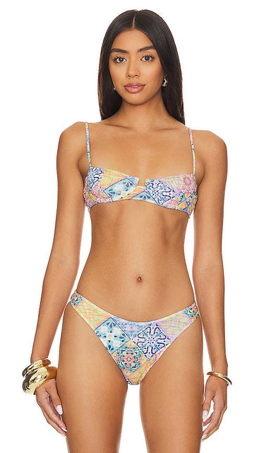 Gonza Bralette Top in Blue - Haut brassière Gonza en bleu - Gonza 蓝色文胸上衣 - Gonza Bralette-Oberteil in Blau - GONZA 브라렛 탑 - Top bralette Gonza in blu