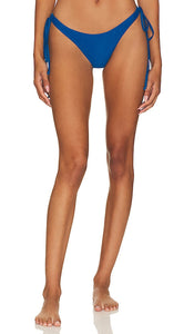 Gonza Side Strap Bikini Bottom in Blue - Bas de bikini Gonza à bretelles latérales en bleu - Gonza 蓝色侧带比基尼泳裤 - Gonza Bikinihose mit seitlichen Trägern in Blau - Gonza 사이드 스트랩 비키니 하의 블루 색상 - Slip bikini Gonza con cinturino laterale in blu