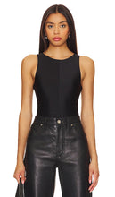 Good American High Shine Compression Bodysuit in Black - Good American - Body de compression haute brillance en noir - Good American 高亮黑色压缩连体衣 - Good American High Shine Kompressions-Body in Schwarz - Good American 하이 샤인 컴프레션 바디수트 블랙 색상 - Buon body compressivo americano ad alta lucentezza in nero