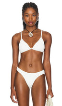 Good American Perfect Fit Bikini Top in White - Haut de bikini coupe parfaite Good American en blanc - Good American 白色比基尼上衣 - Good American Perfect Fit Bikinioberteil in Weiß - Good American 퍼펙트핏 비키니 탑 화이트 색상 - Buon top bikini americano dalla vestibilità perfetta in bianco