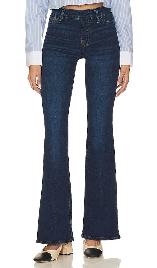 Good American Power Stretch Pull On Flare Jeans in Blue - Good American Power - Jean évasé extensible à enfiler - Bleu - Good American Power 蓝色弹力喇叭牛仔裤 - Good American Power Stretch Pull-On-Flare-Jeans in Blau - Good American 파워 스트레치 풀온 플레어 진 블루 색상 - Jeans a zampa d'elefante elasticizzati American Power in blu