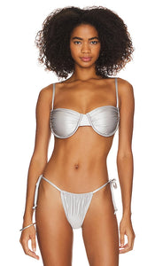 Good American Ruched Demi Cup Top in Metallic Silver - Haut demi-bonnet froncé Good American en argent métallisé - Good American 金属银色褶饰半杯上衣 - Good American Ruched Demi Cup Top in Metallic-Silber - Good American 셔링 데미 컵 탑 - Buon top americano Demi Cup increspato in argento metallizzato
