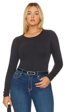 Good American Sculpted Seamless Tee in Black