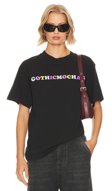 Gothicmochas Alphabet Tee in Black - T-shirt Alphabet Gothicmochas en noir - 黑色 Gothicmochas 字母 T 恤 - Gothicmochas Alphabet T-Shirt in Schwarz - Gothicmochas 알파벳 티셔츠 - Maglietta con alfabeto Gothicmochas in nero