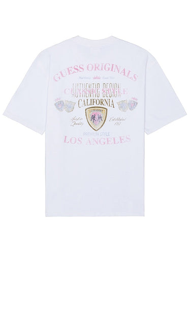 Guess Originals Letterman Tee in White - Guess Originals - T-shirt Letterman en blanc - Guess Originals Letterman 白色 T 恤 - Guess Originals Letterman T-Shirt in Weiß - Guess Originals 레터맨 티셔츠 화이트 색상 - Maglietta Guess Originals Letterman in bianco