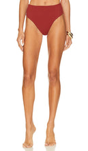 HAIGHT. High Waist Bottom in Burgundy - HAUTE. Bas taille haute en bordeaux - 海特。酒红色高腰底裤 - HAIGHT. Hose mit hoher Taille in Burgunderrot - 헤이트. 버건디 컬러의 하이웨이스트 하의 - HAIGHT. Fondo a vita alta in Borgogna