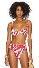 HAIGHT. Vintage Bikini Top in Red - HAUTE. Haut de bikini vintage en rouge - 海特。红色复古比基尼上衣 - HAIGHT. Vintage-Bikinioberteil in Rot - 헤이트. 빈티지 비키니 탑 - HAIGHT. Top bikini vintage in rosso