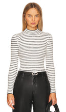 HEARTLOOM Blume Top in Ivory - Haut Blume HEARTLOOM en ivoire - HEARTLOOM 象牙色 Blume 上衣 - HEARTLOOM Blumen-Top in Elfenbein - HARTLOOM Blume 탑 - Top HEARTLOOM Blume in avorio