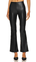 HEARTLOOM Farris Faux Leather Pant in Black - HEARTLOOM Farris - Pantalon en similicuir noir - HEARTLOOM Farris 黑色人造皮革长裤 - HEARTLOOM Farris Kunstlederhose in Schwarz - HARTLOOM Farris 인조 가죽 팬츠블랙 색상 - Pantaloni HEARTLOOM Farris in ecopelle neri