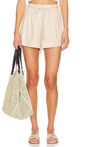 HEARTLOOM Imogen Short in Beige - Short Imogen HEARTLOOM en beige - HEARTLOOM Imogen 米色短裤 - HEARTLOOM Imogen Short in Beige - HARTLOOM Imogen 쇼트 베이지 색상 - Pantaloncini HEARTLOOM Imogen in beige